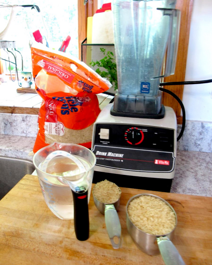 Rice and water and blender in preparation for making a base for horchata.