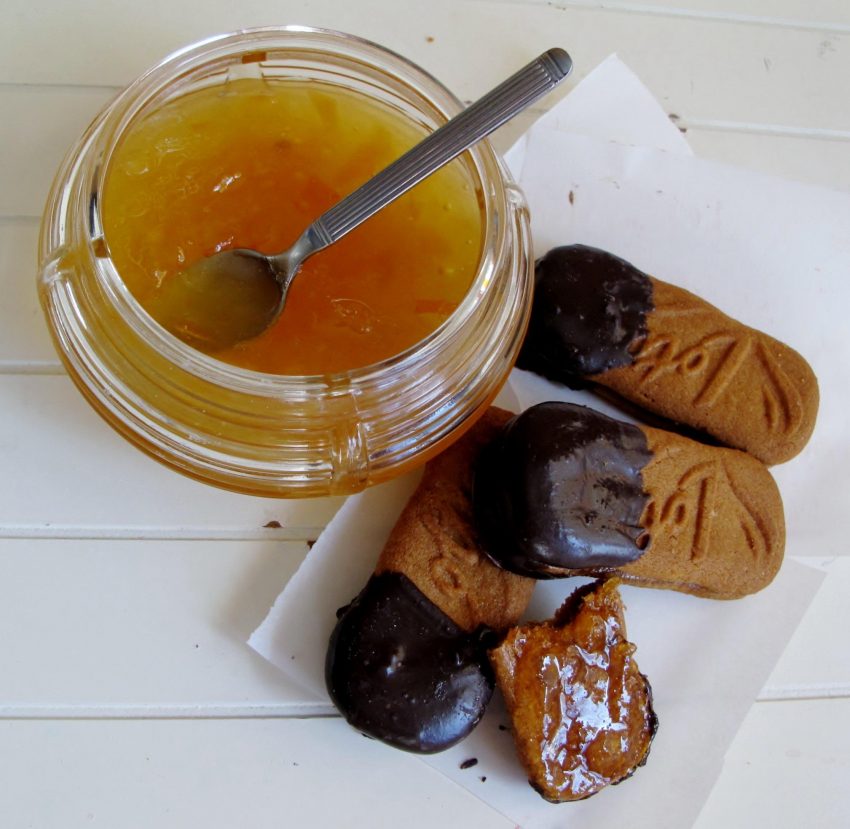 Orange Marmalade-Filled Cookies Dipped in Chocolate