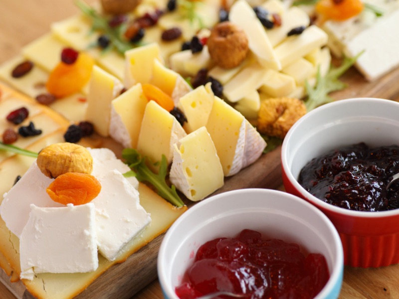 Cheese platter with two fruit jams in front