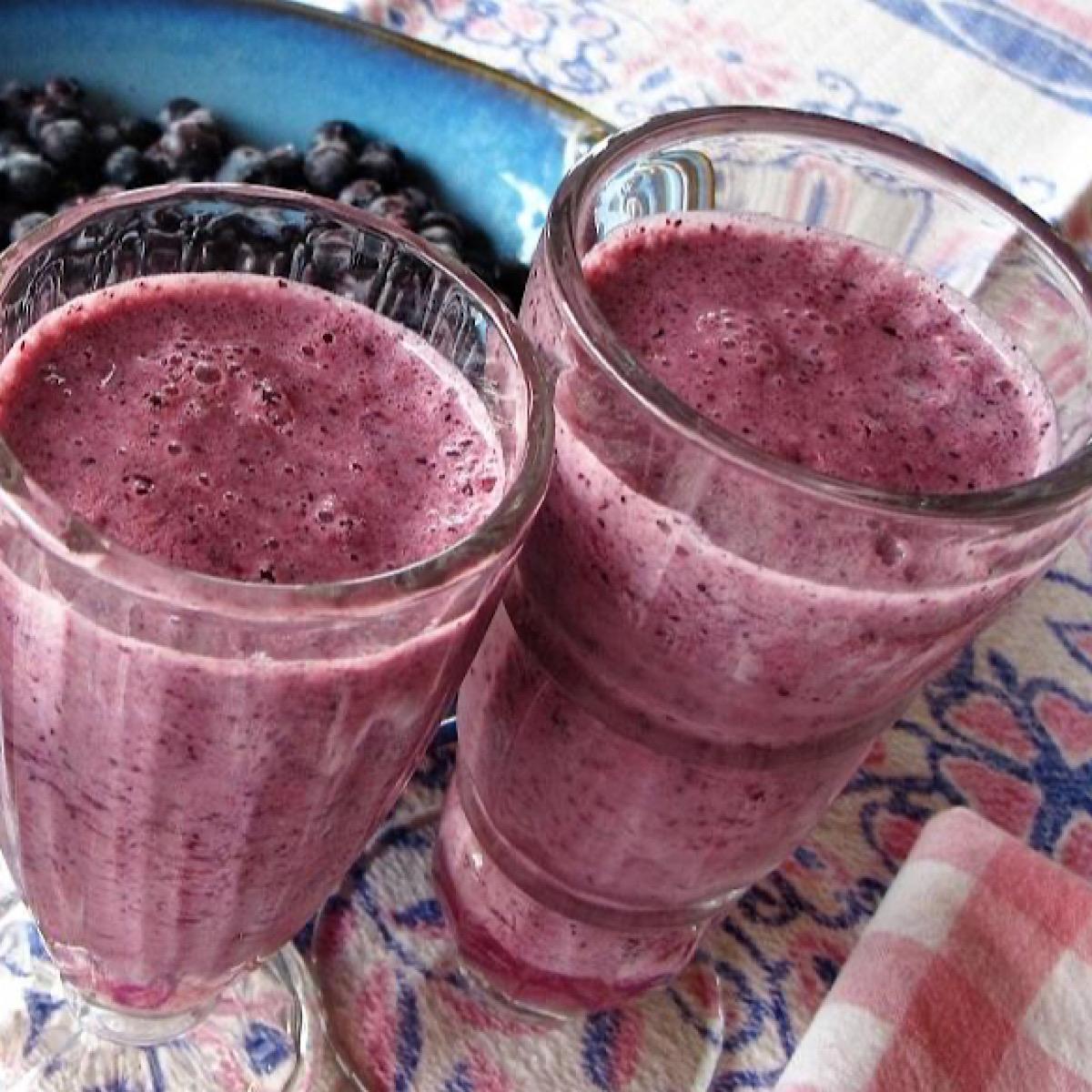 Blueberry protein low carb smoothies