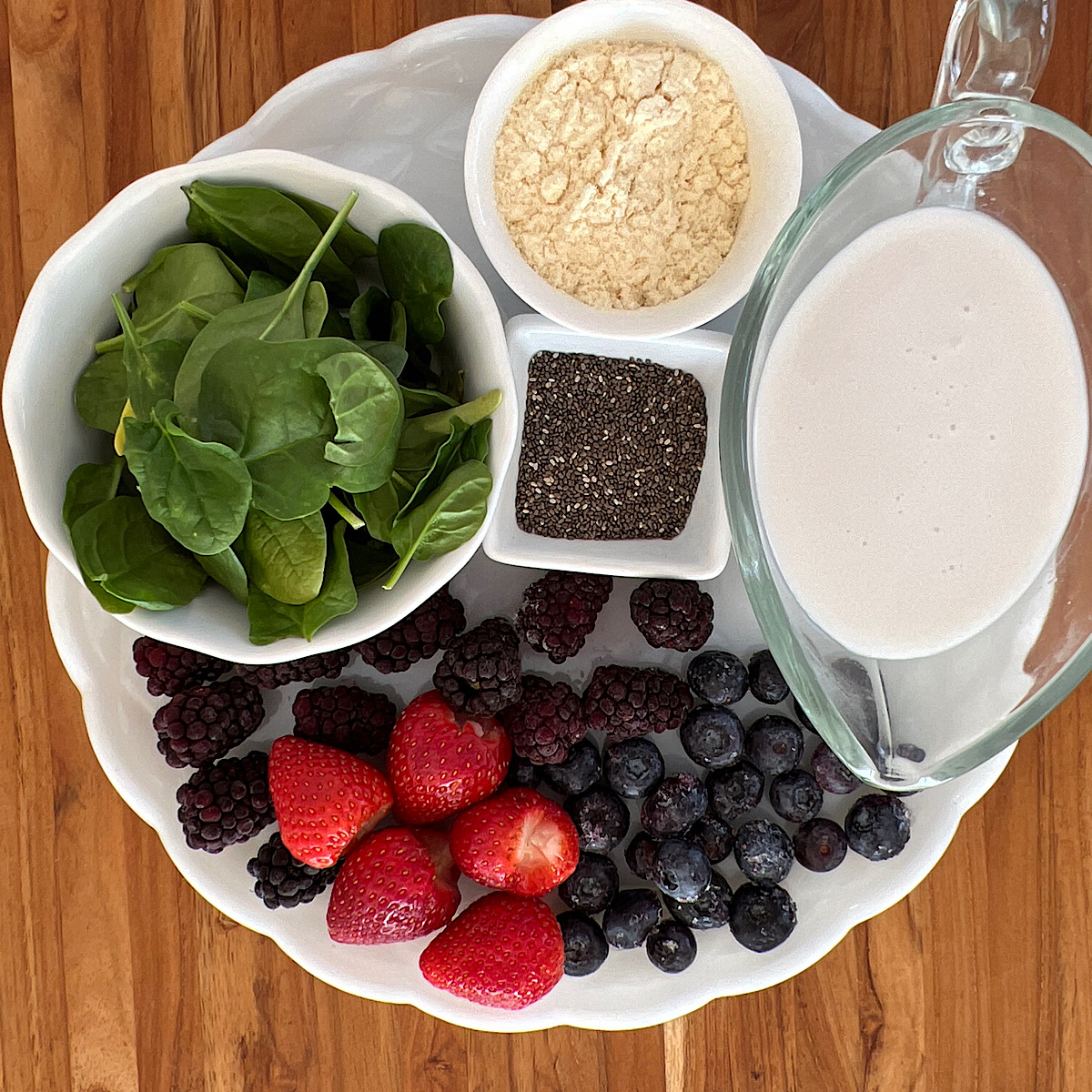 Ingredients for low carb protein berry smoothie.