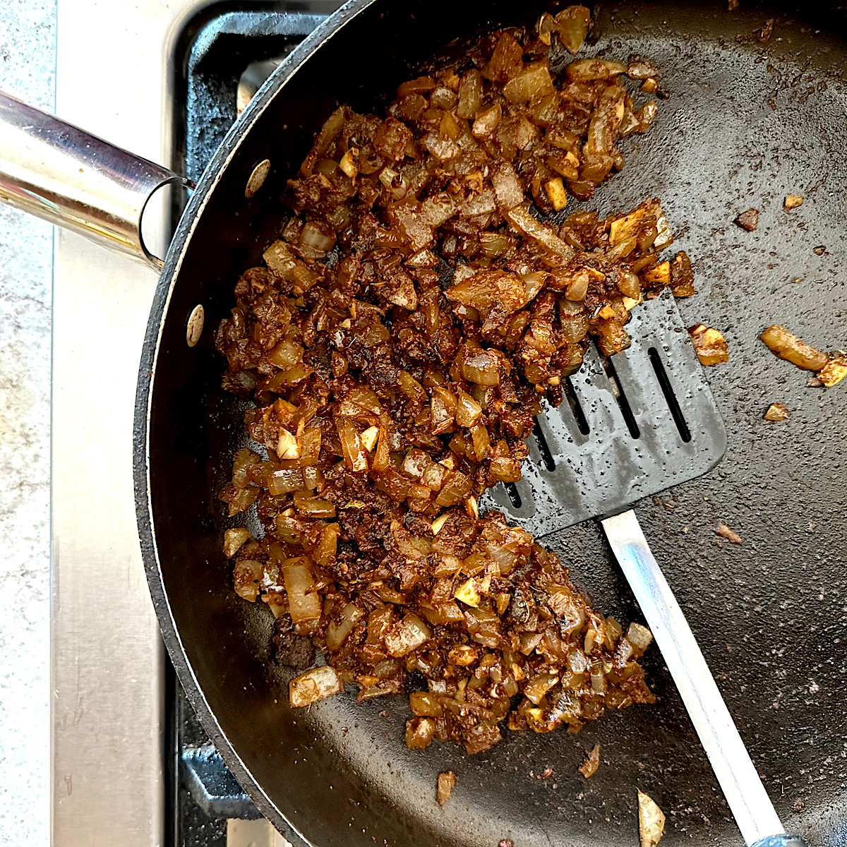 Spice and onion mixture for tacos al pastor