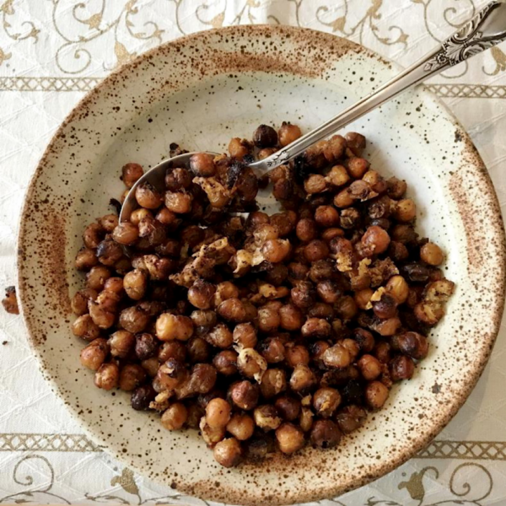 Roasted Crunchy Chickpeas with Umami Flavors: Slow Carb Snack