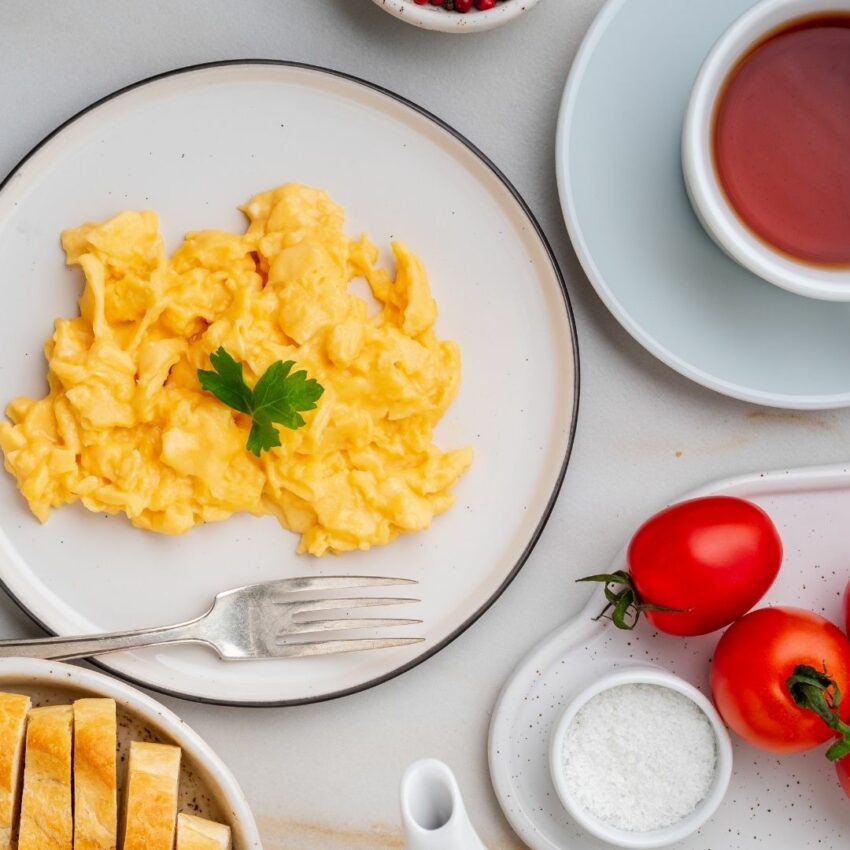 Breakfast of eggs, toast, tomatoes and tea.