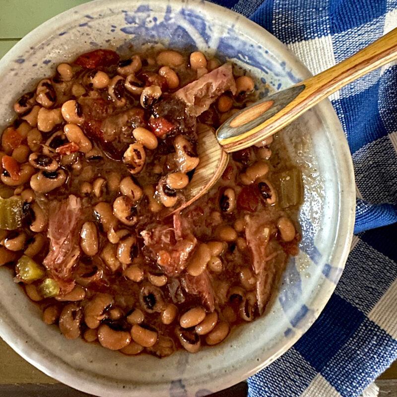 Bowl of hoppin john with ham hocks and black eye peas.