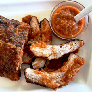 Spare ribs with low carb bbq sauce